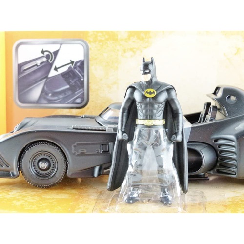  jada toys 1/24스케일 1989 Batman Batmobile w/Diecast Batman